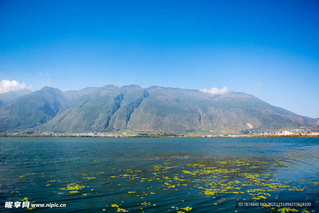碧海青山间的美丽景致