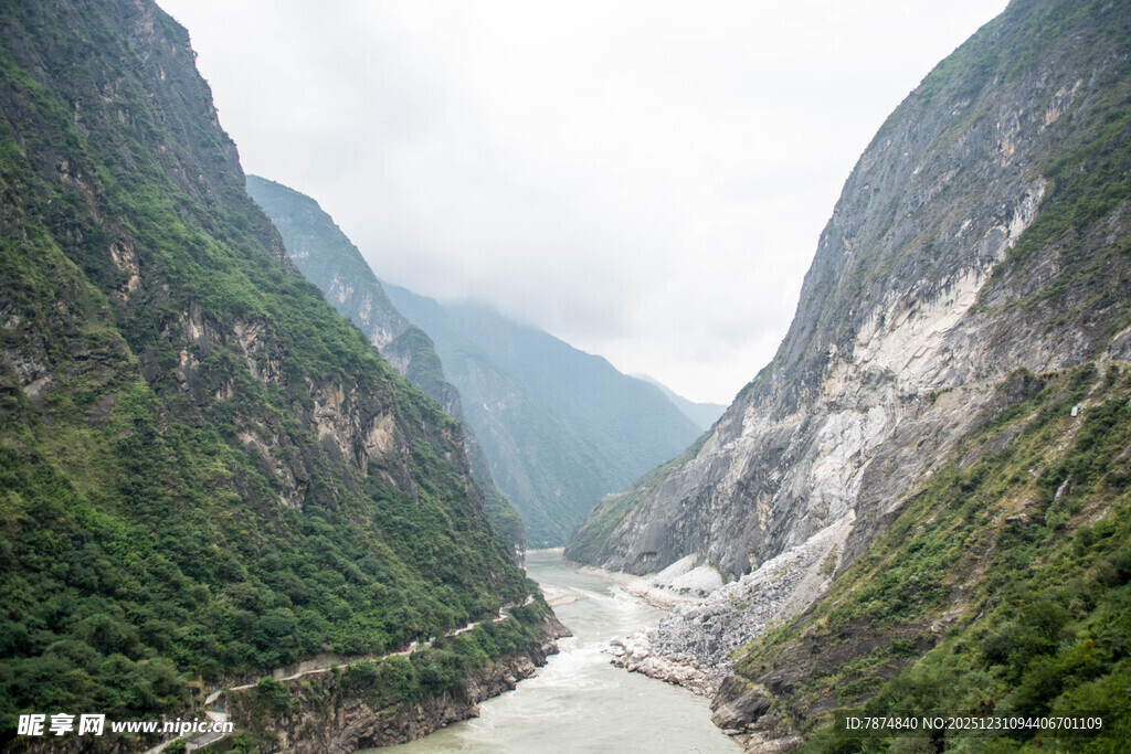 壮丽峡谷山水景观
