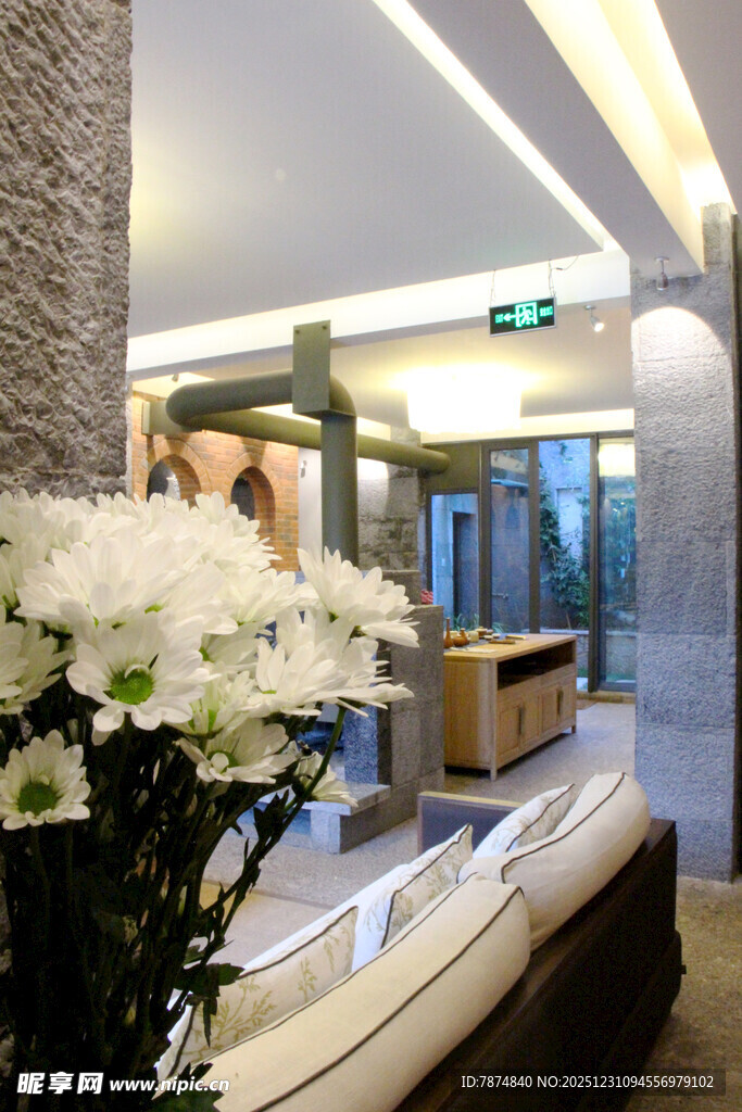 优雅酒店大堂花卉装饰