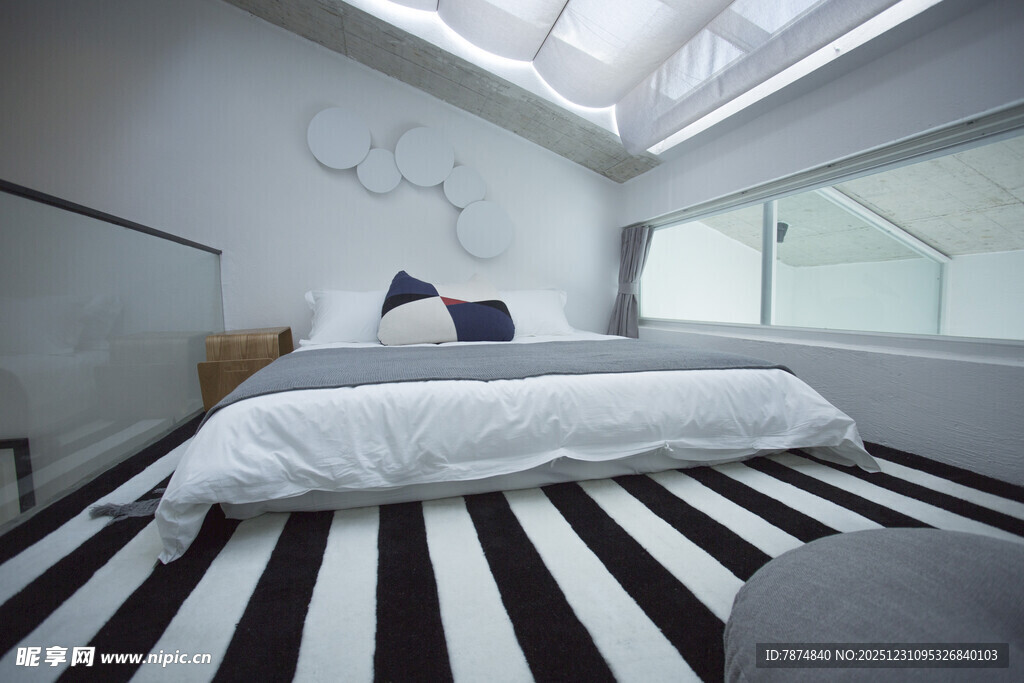 现代简约风黑白条纹卧室