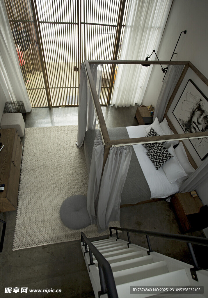 现代简约风室内旋转楼梯