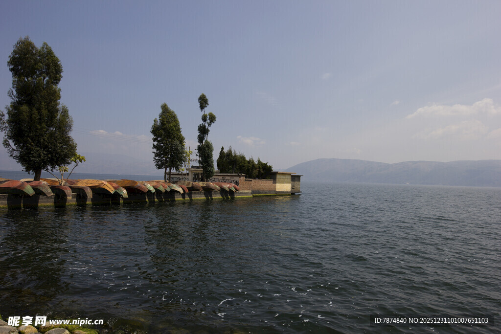 湖畔码头风景