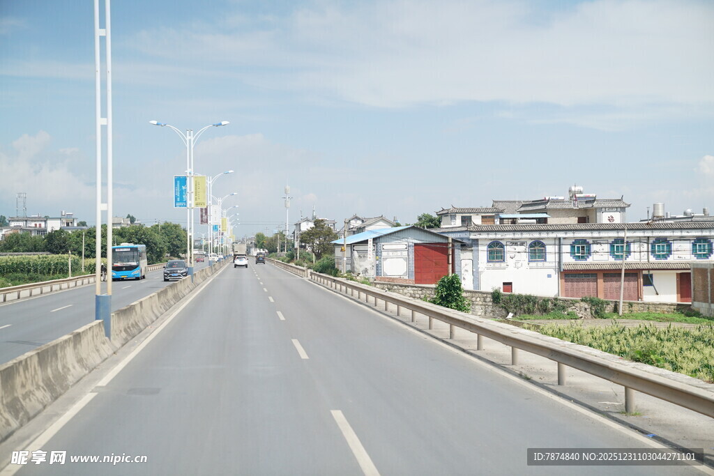 乡村宽阔公路风景