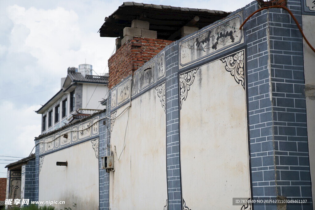 老旧砖墙建筑外观