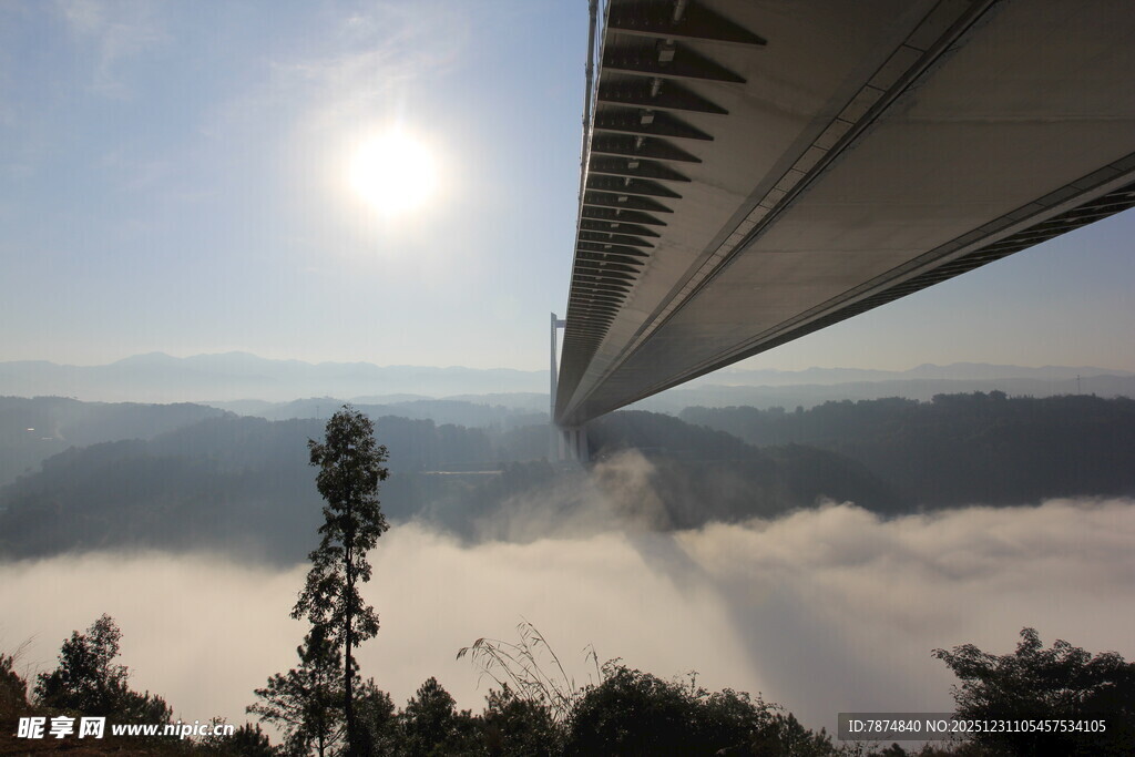 云端大桥 阳光云海中的壮美