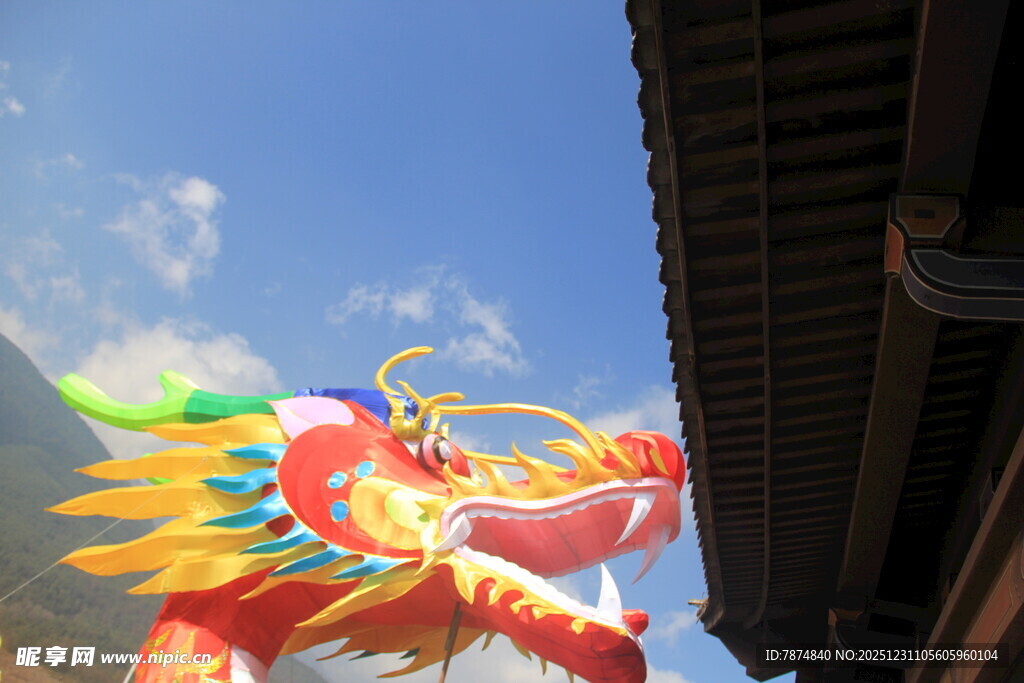 彩色舞龙造型 传统韵味浓