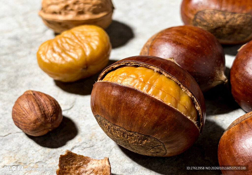 剥开的板栗