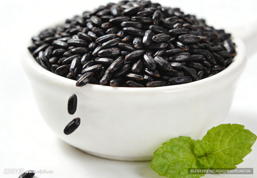 一碗饱满的黑香米