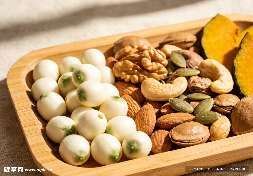 多样坚果组合拼盘