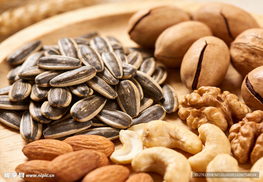 多样美味坚果拼盘