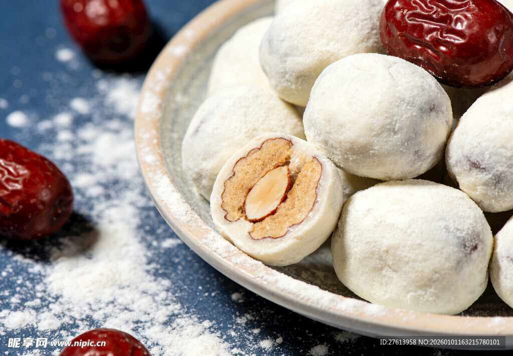 奶香红枣夹巴旦木