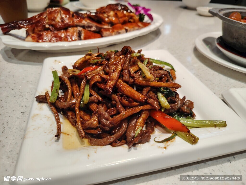 茶树菇炒牛柳 