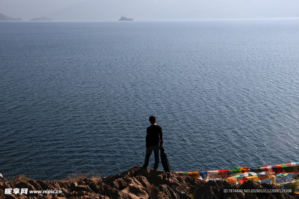 海边孤影 静赏辽阔海景