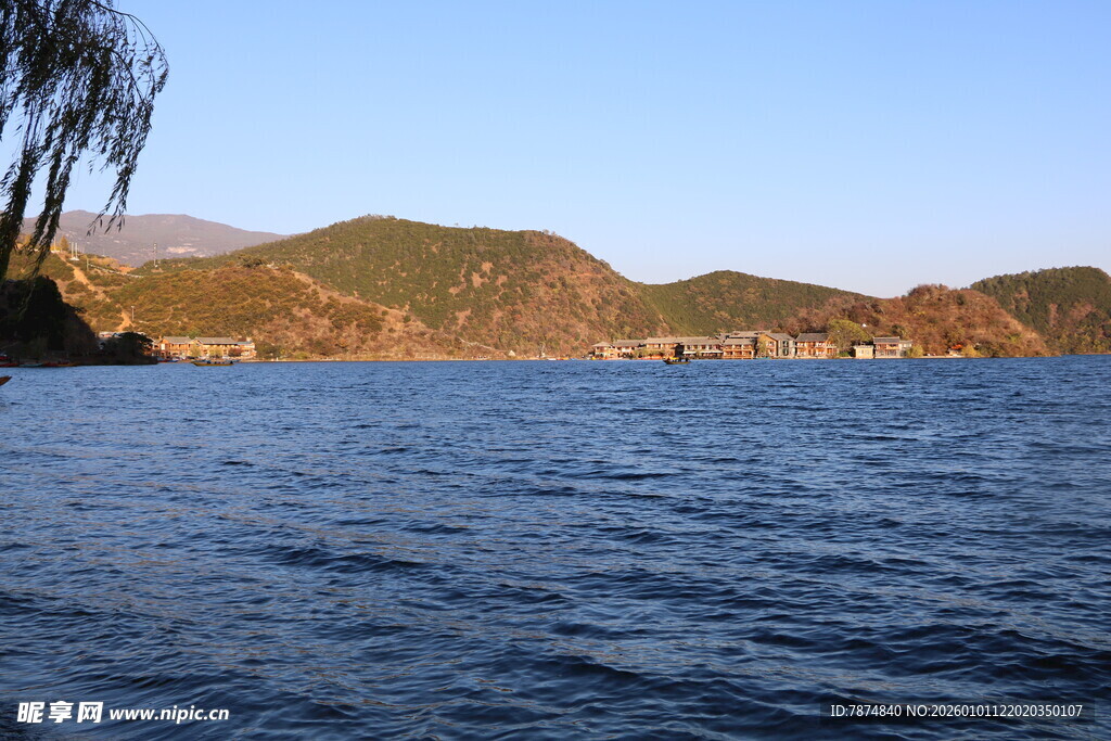 湖畔山水风光美景