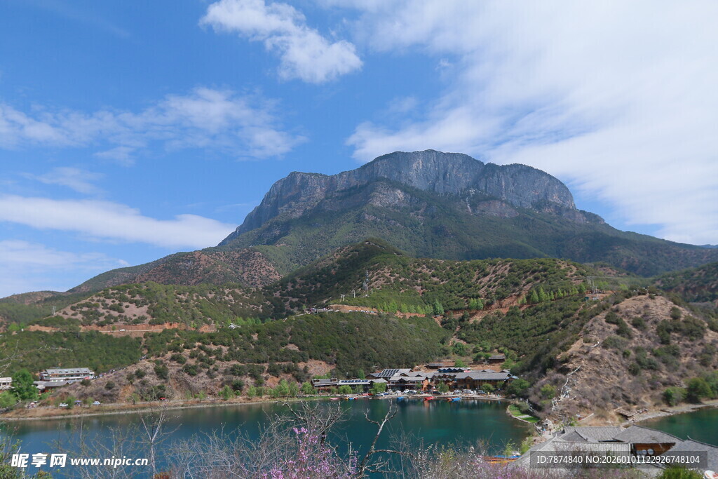 秀丽湖山美景图