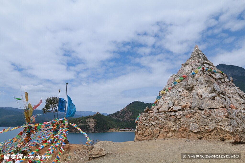 海边特色建筑与多彩装饰