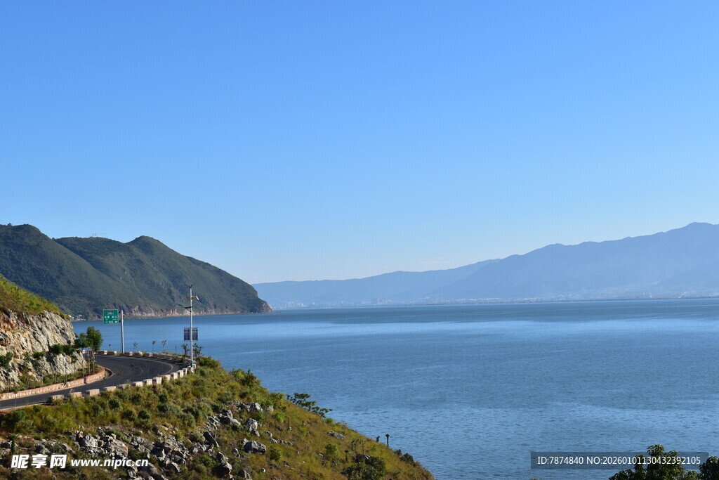 湖畔山景 自然风光秀丽