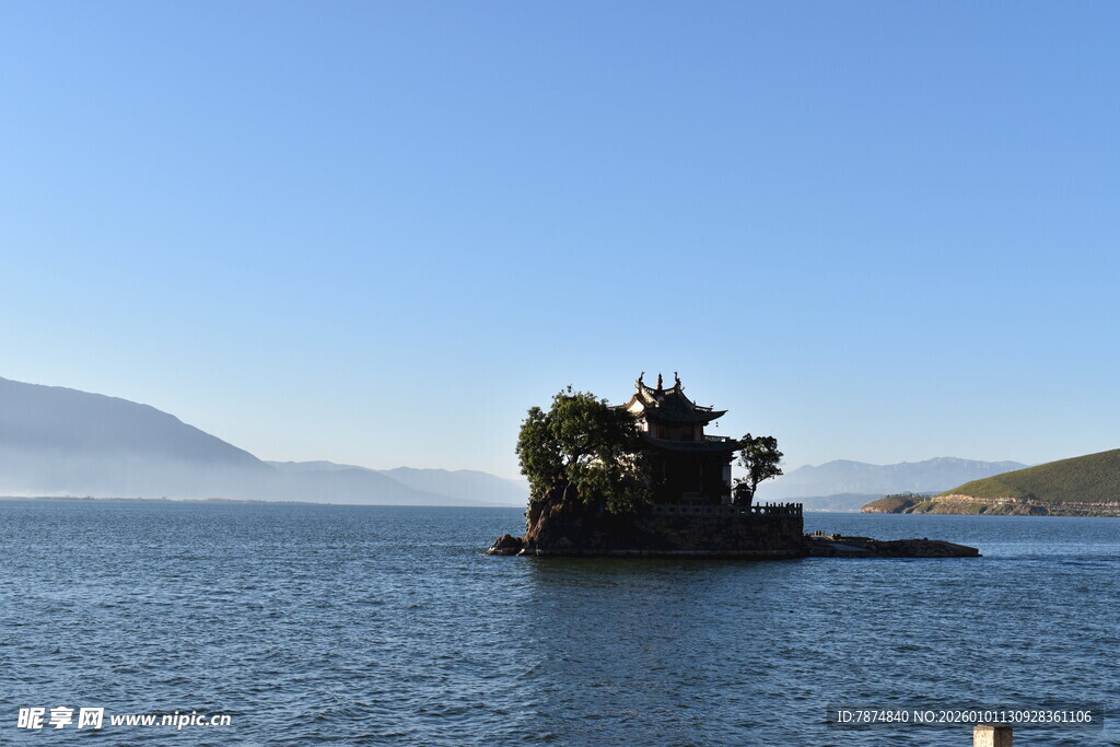湖中小岛景致
