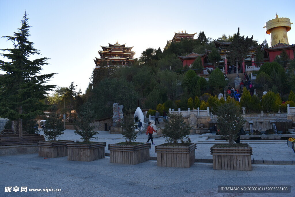 古雅园林景观傍晚风光