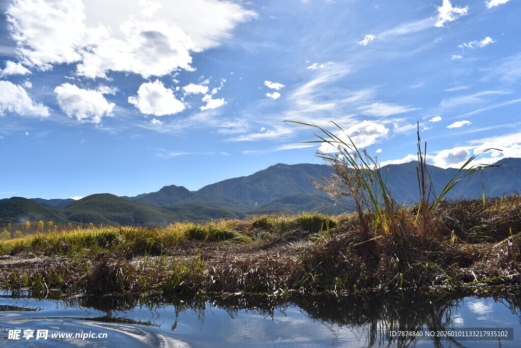 山水相依的自然美景