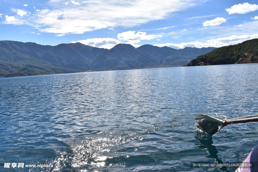 湖畔美景 水中泛起涟漪