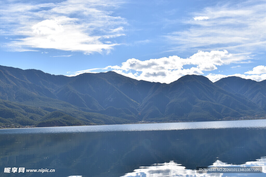 宁静山水湖景 自然之美