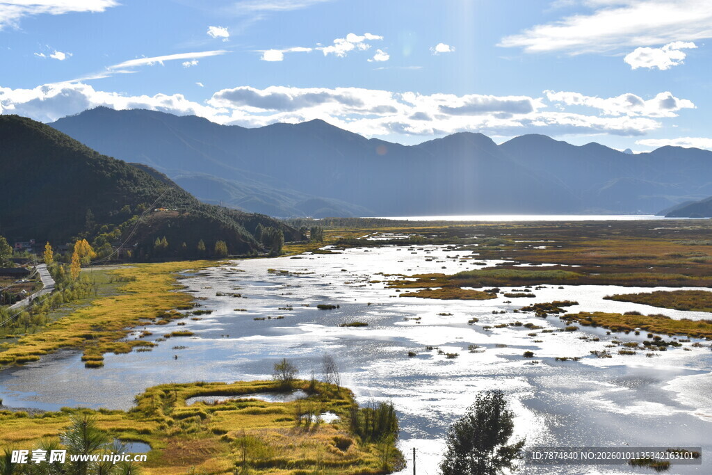 壮丽山水间的静谧河谷