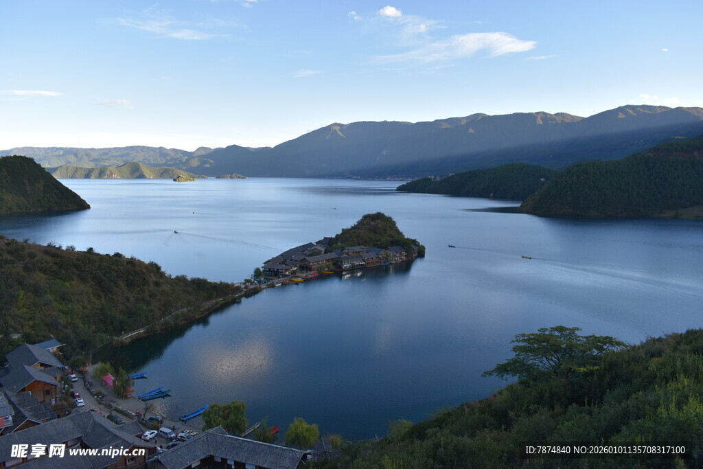湖畔美景 山水相依的宁静地