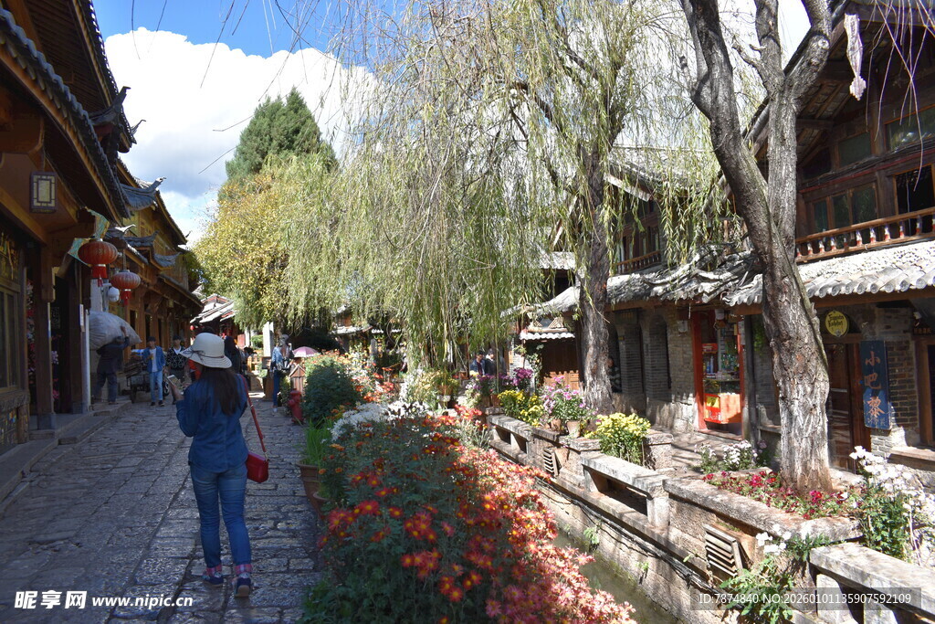 古街小巷中的悠闲漫步