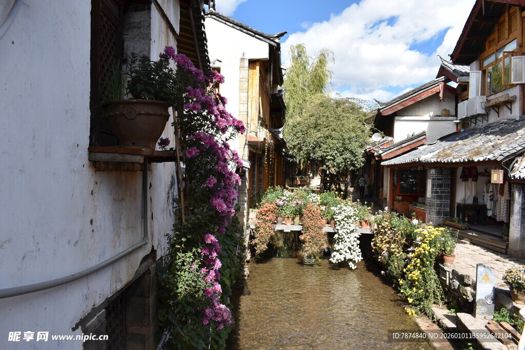 江南水乡小巷的静谧景致
