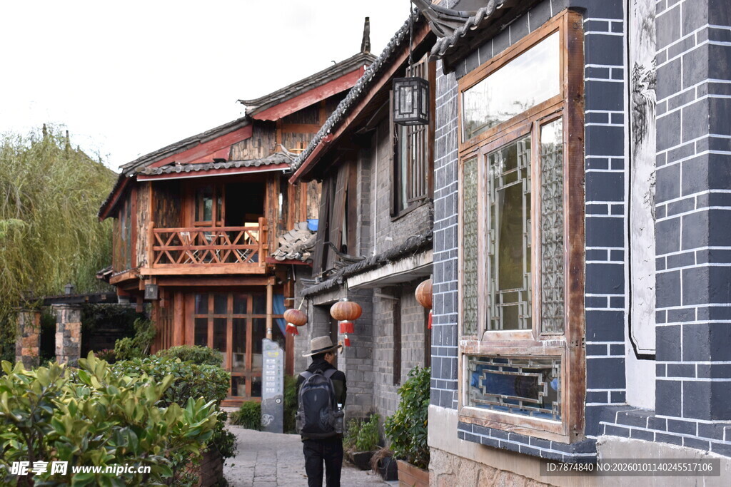 欧式风格街道旁的建筑