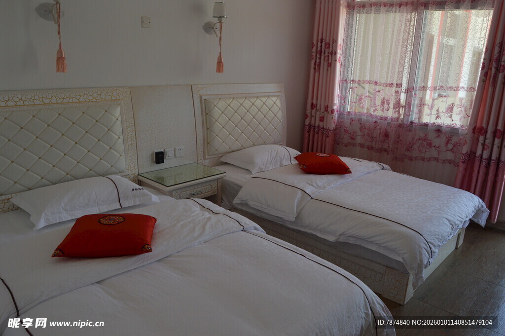 简约双床卧室温馨场景