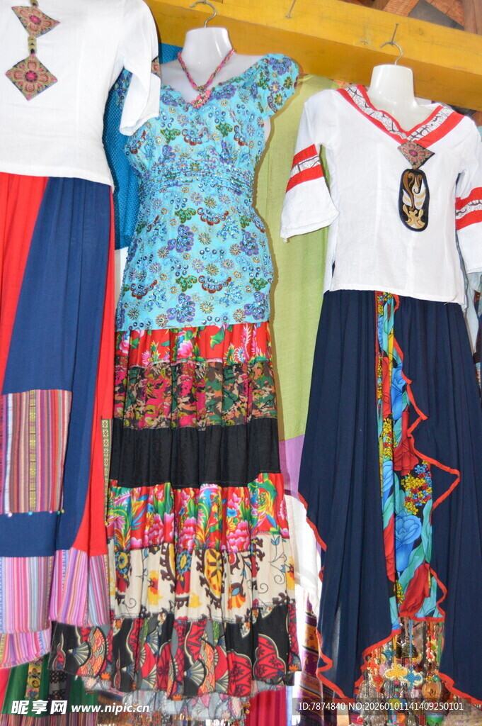 多彩民族风服饰展示