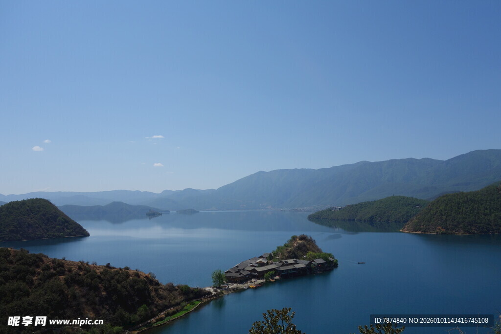 美丽湖景与岛屿风光