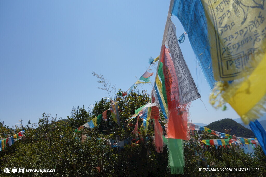 飘扬的五彩经幡