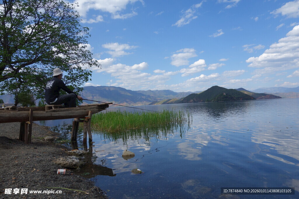 湖畔美景 宁静自然风光