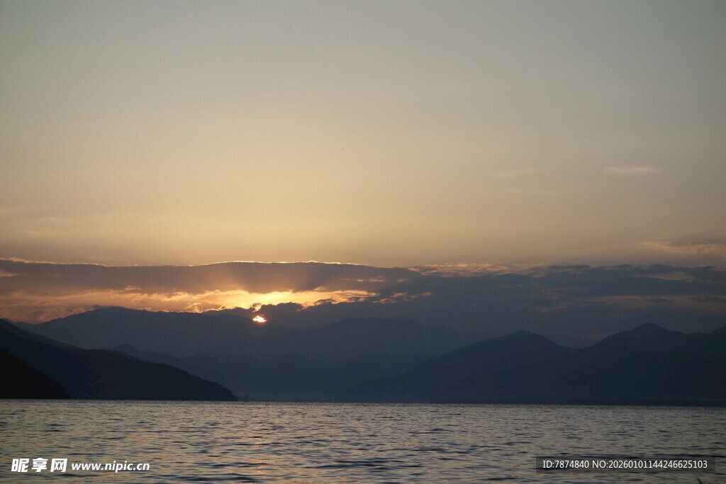 海上日落美景