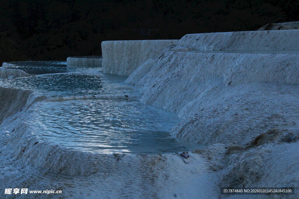 梦幻白色钙化池景观