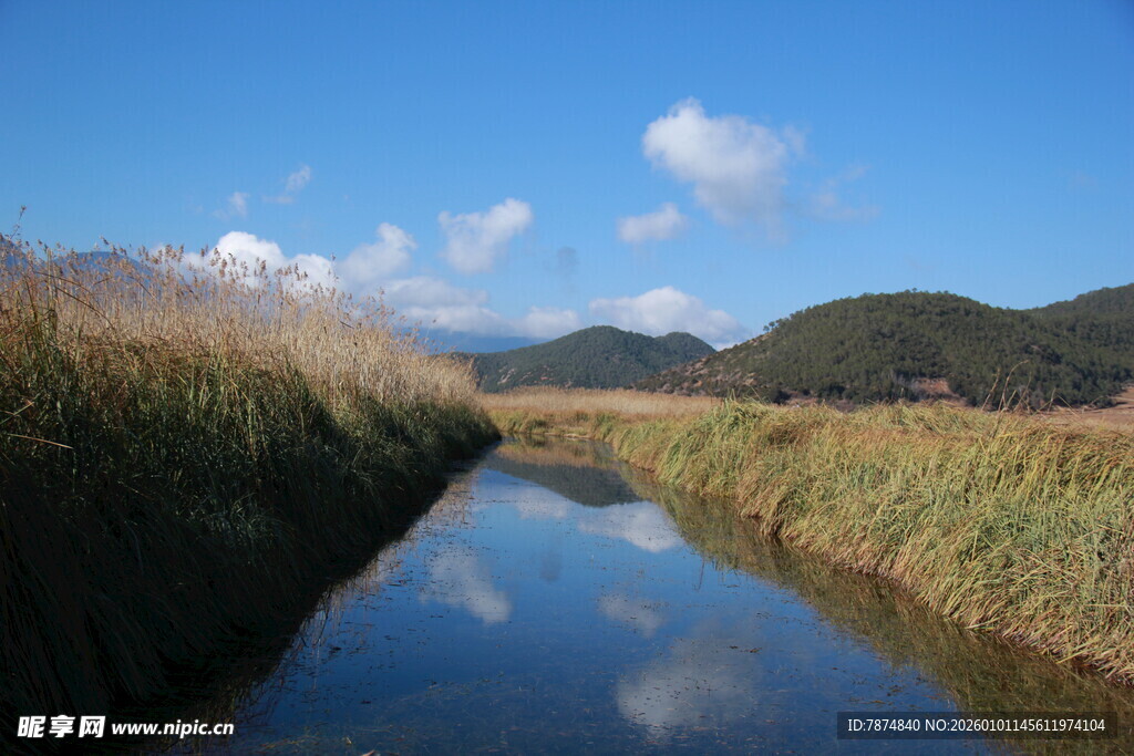 宁静乡村小河风景