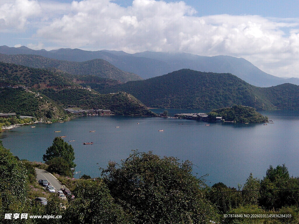 秀丽湖山风景图