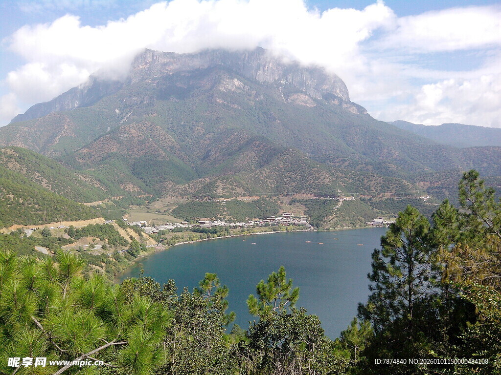 秀丽山水间的湖光山色