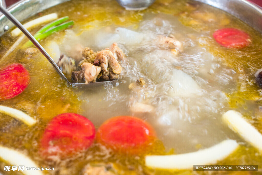 鲜香滋补的养生菌菇鸡汤