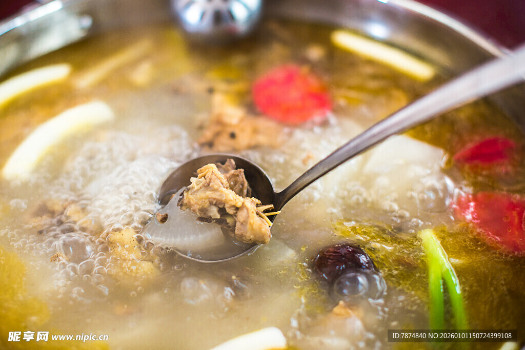 鲜香浓郁的美味养生汤锅