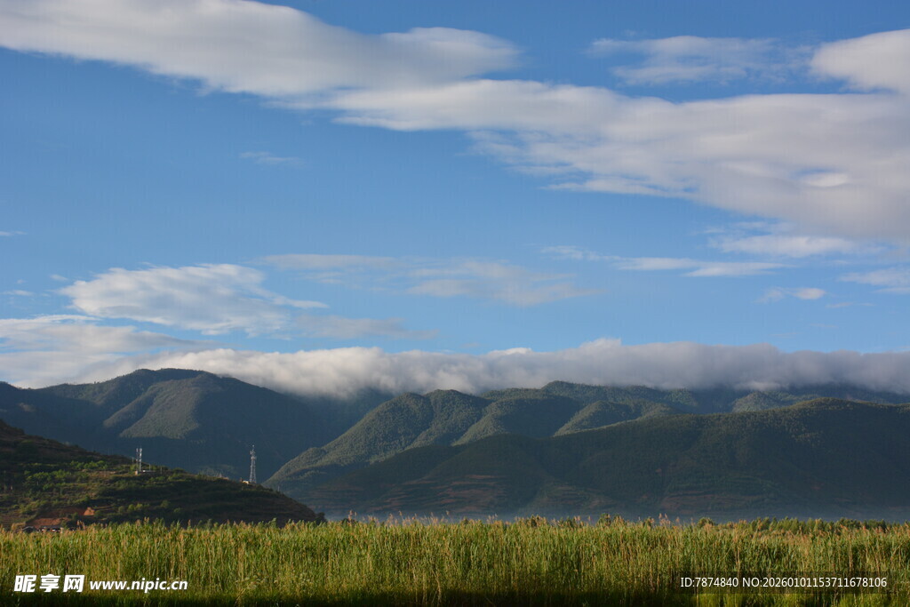 草原远山蓝天美丽风光
