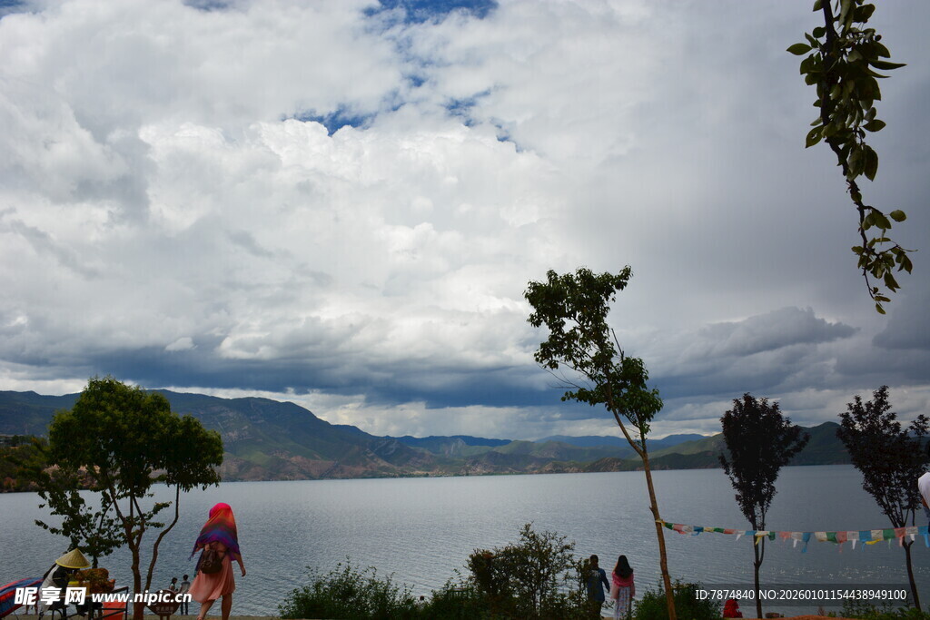 湖畔风景 游人赏景