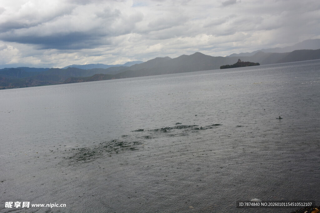 海上风景与远处船只