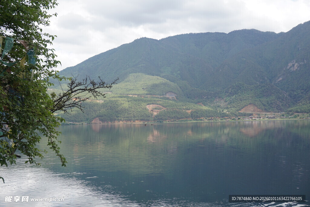 宁静山水湖景自然风光图