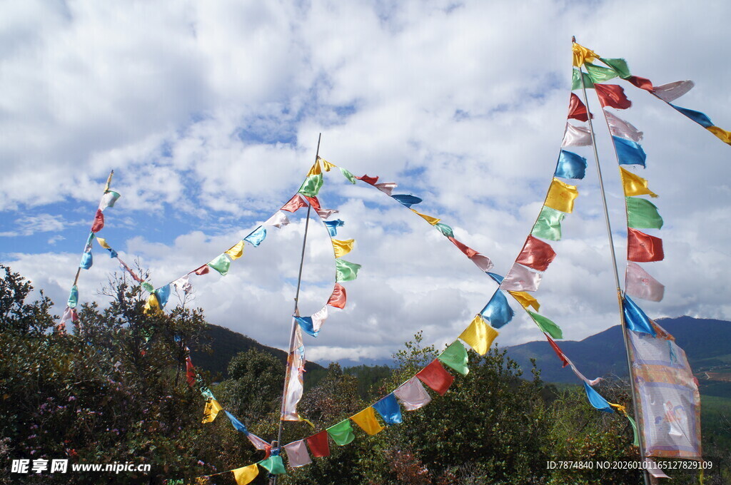 飘扬的五彩经幡