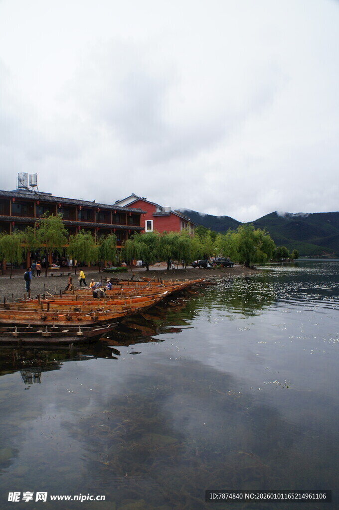 湖畔风景 岸边建筑与山水