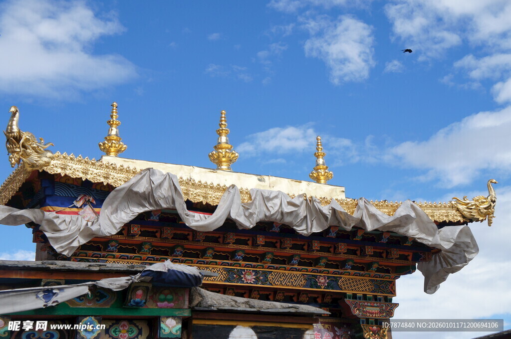藏式金顶建筑 尽显庄严